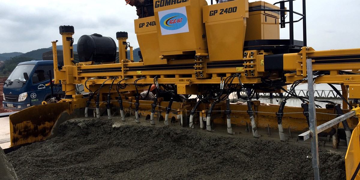 Máy GP2400 đang thi công tại sân bay Vân Đồn