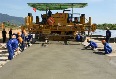 Vận hành máy Commander III - Tại công trường Đường Đôi Krông-Á - Đắc Lắc