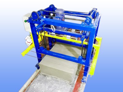 Small and compact CLC block cutting machine